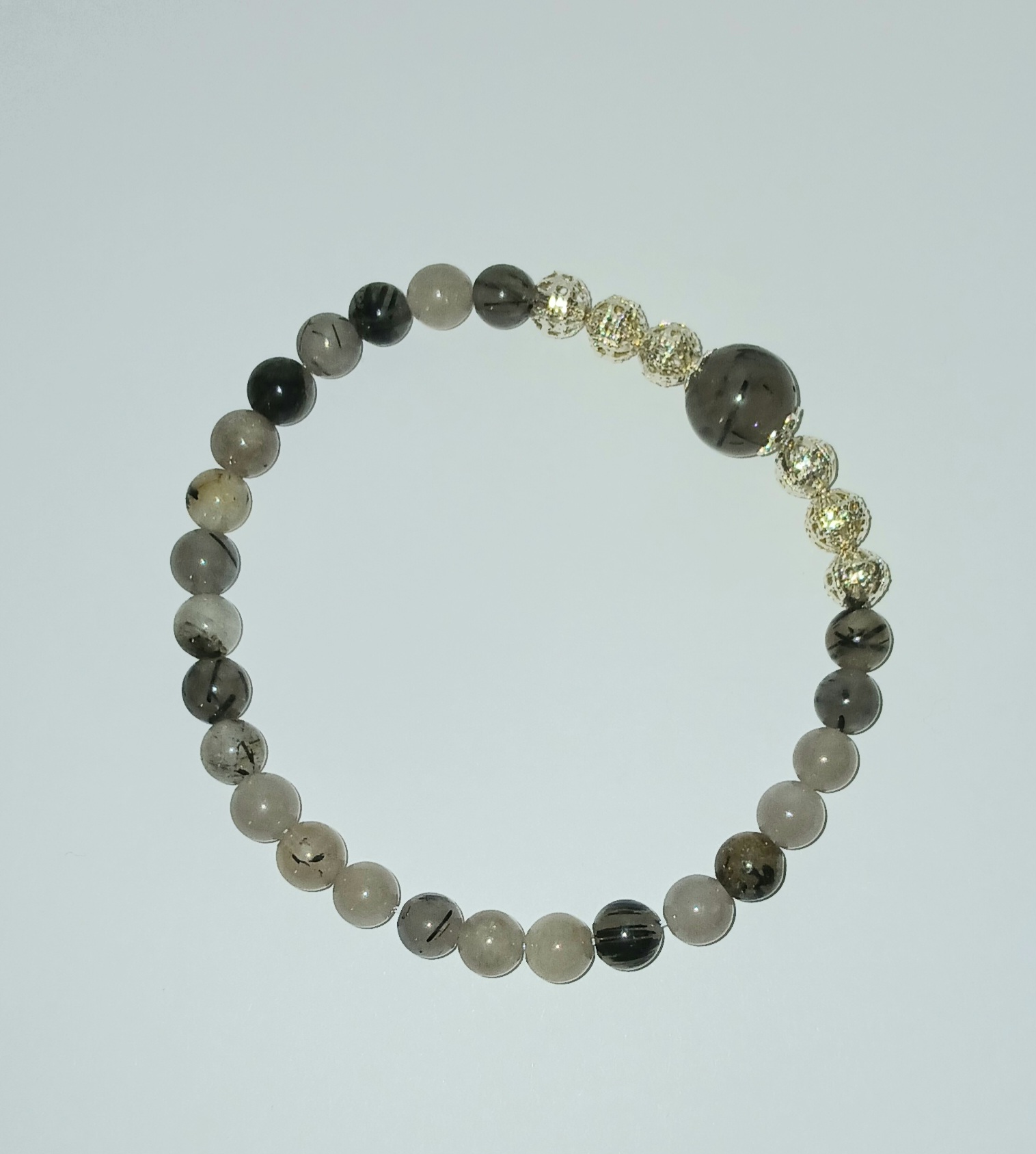 Kalnų krištolo su juoduoju turmalinu apyrankė