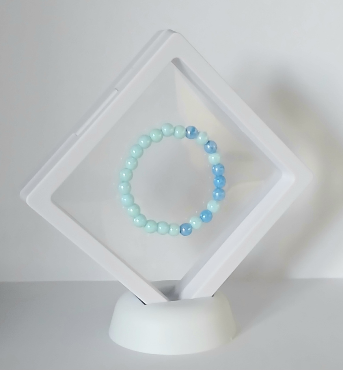 Vaikiška akrilinių karoliukų apyrankė