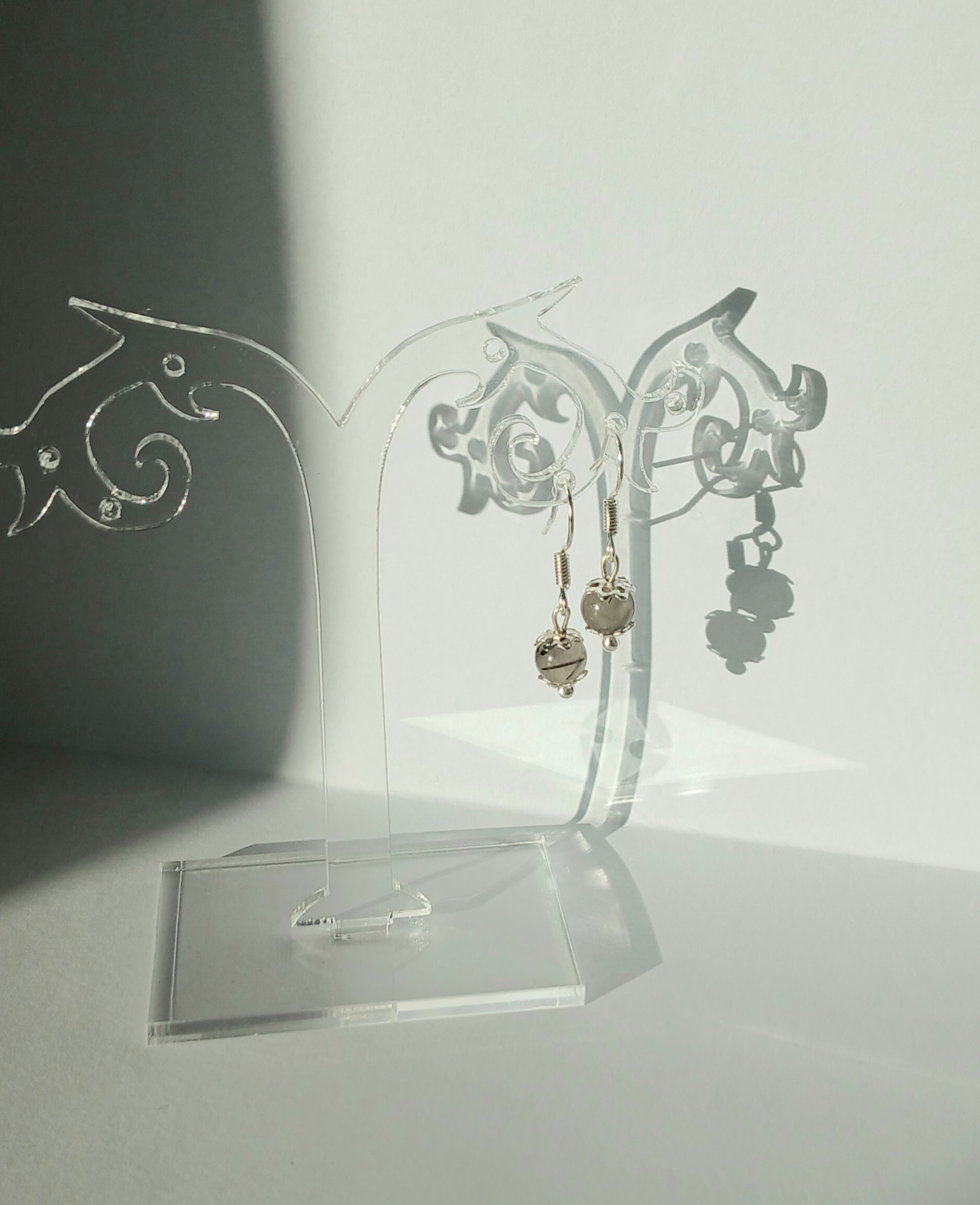 Kalnų krištolo su juoduoju turmalinu auskarai