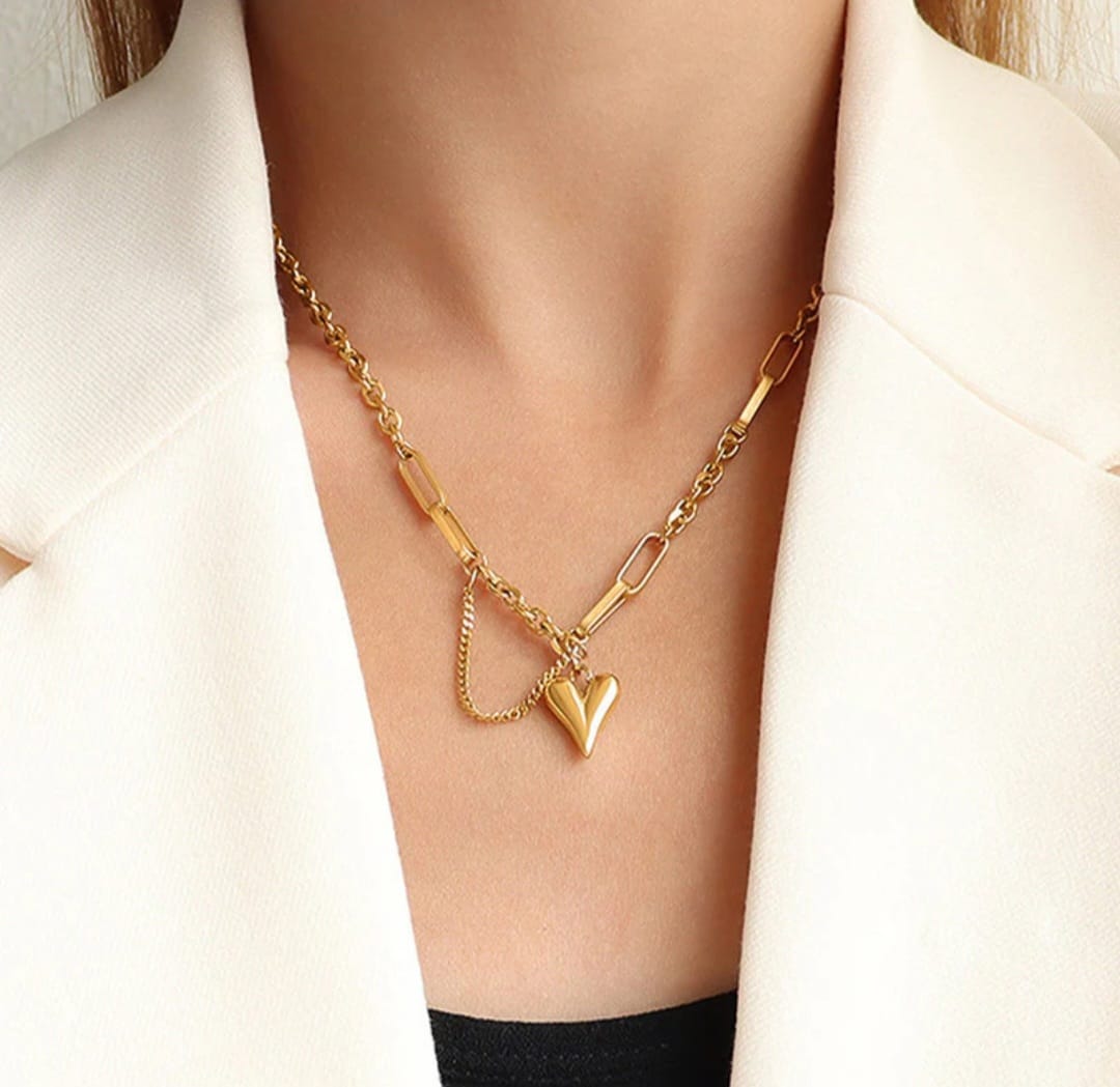 Gold Heart themed Pendant necklace