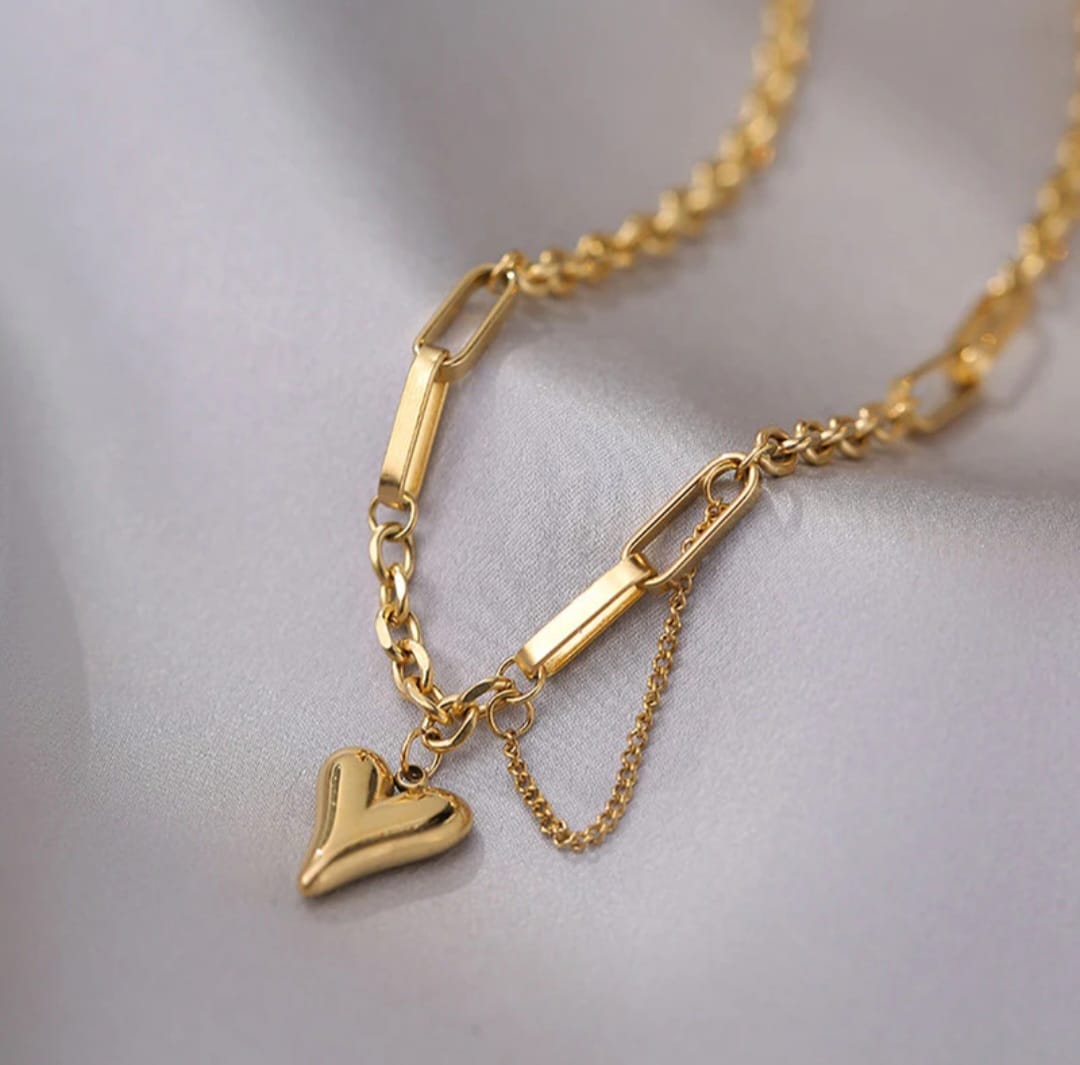 Gold Heart themed Pendant necklace