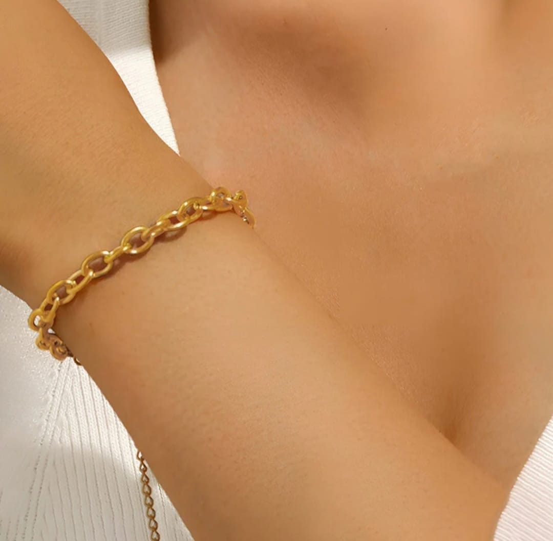 Elegant Gold Chain bracelet