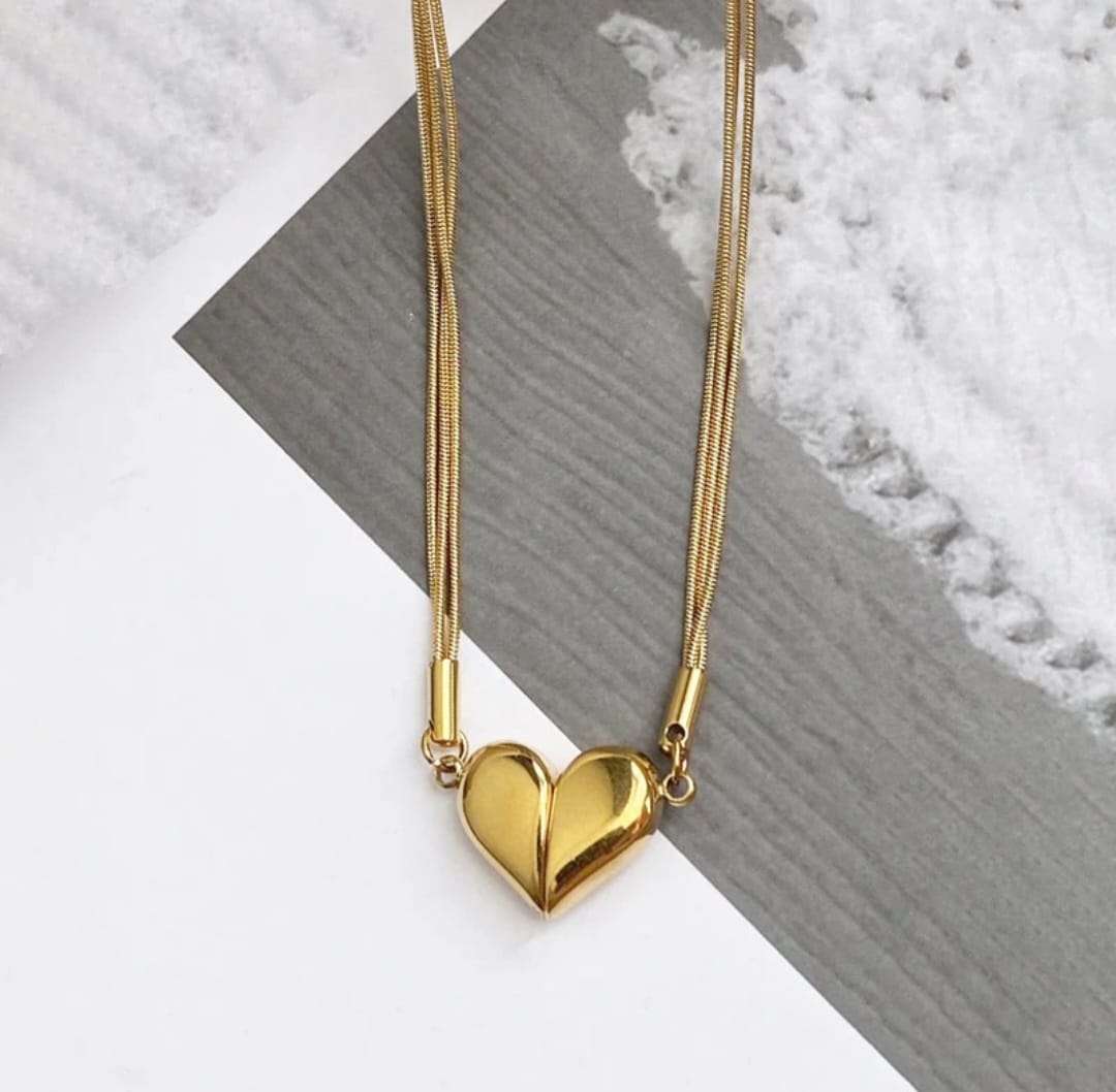 Heart themed separable magnet gold pendant 