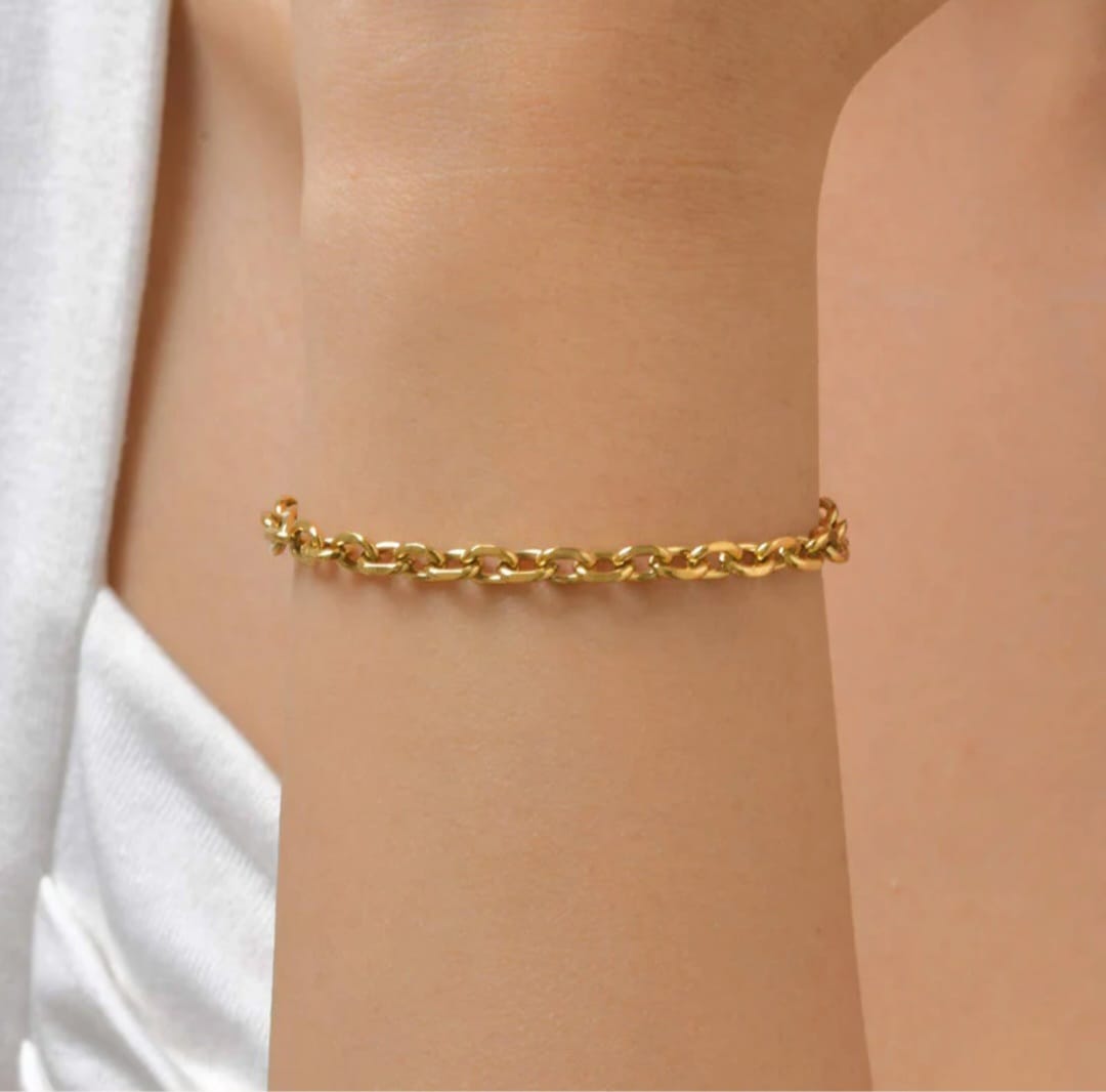 Elegant Gold Chain bracelet