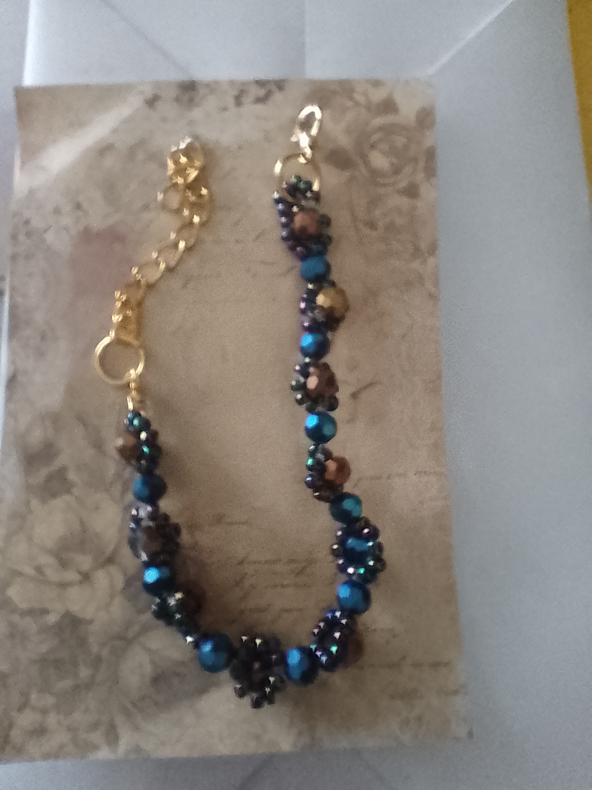 Pulsera de cuentas brillantes