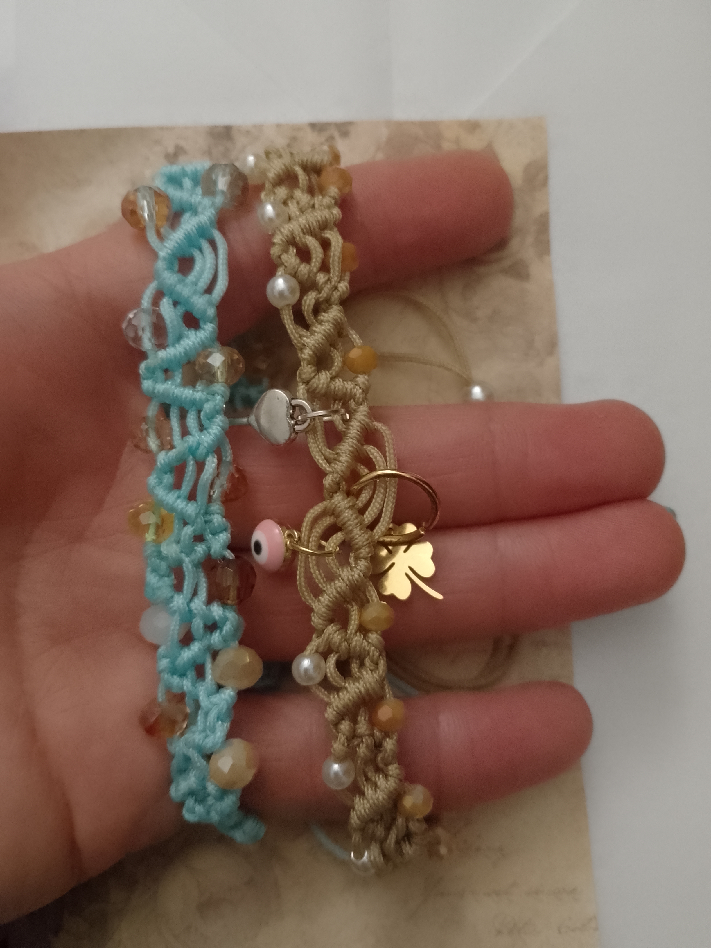 Pulseras artesanales de macramé