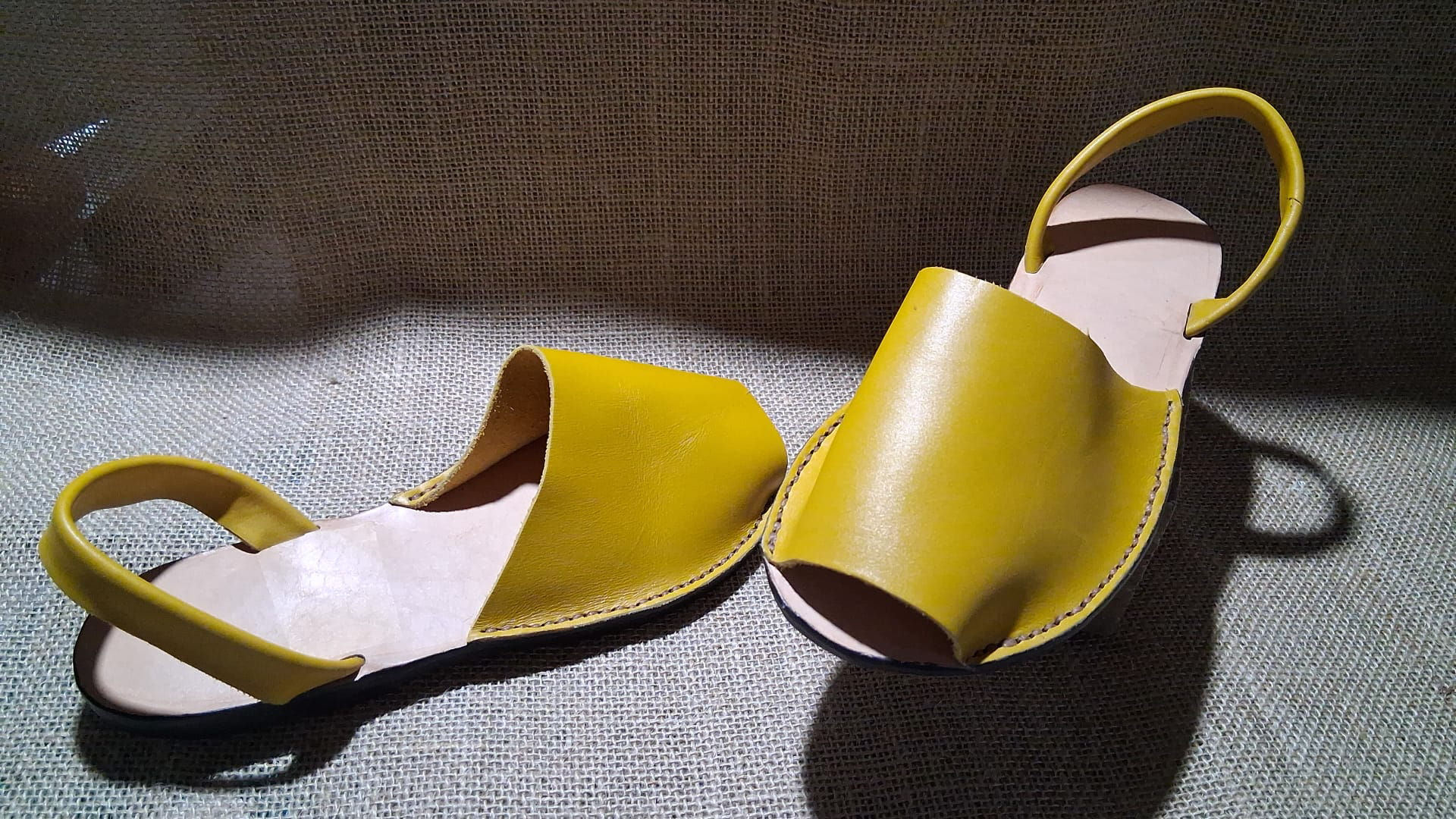 Sandalias  menorquinas amarillas
