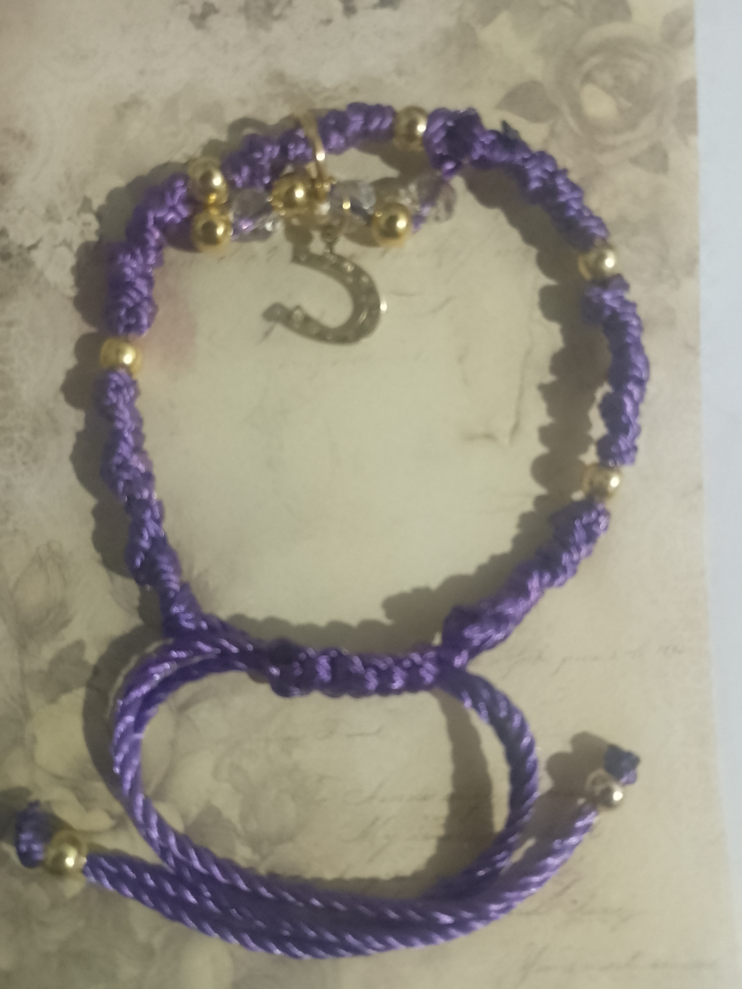 Pulsera artesanal morada