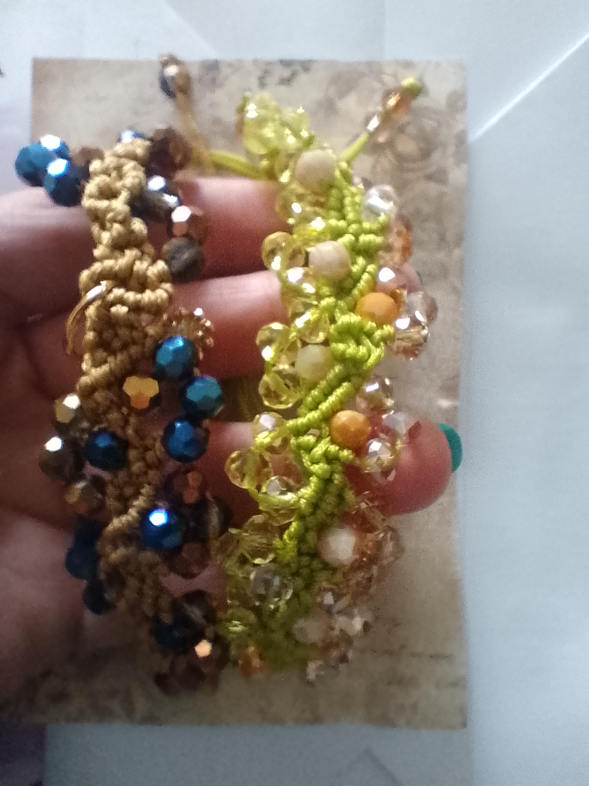 Pulseras artesanales con cuentas
