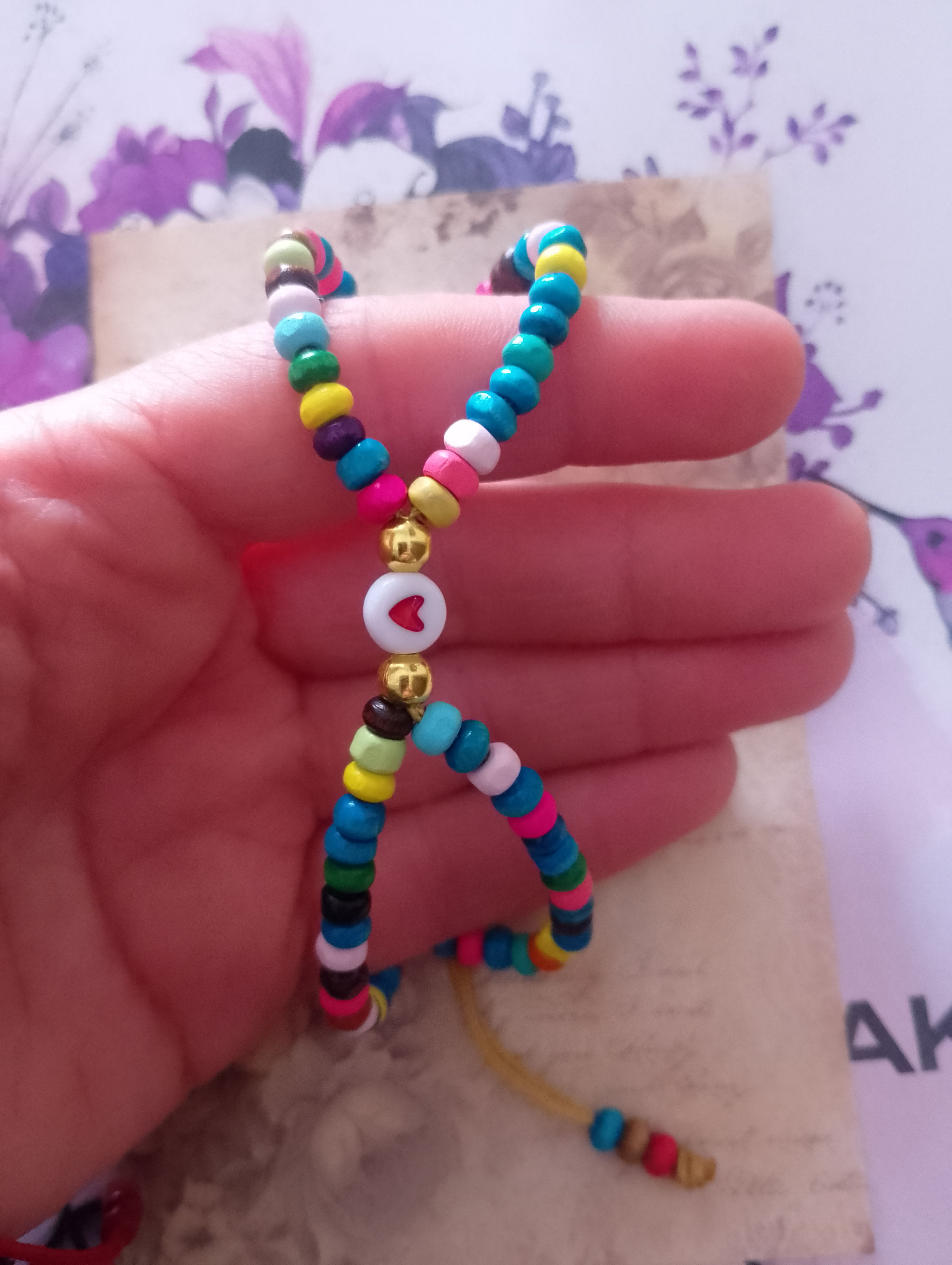Pulsera de cuentas coloridas