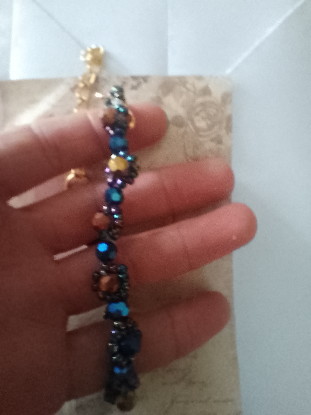 Pulsera de cuentas brillantes