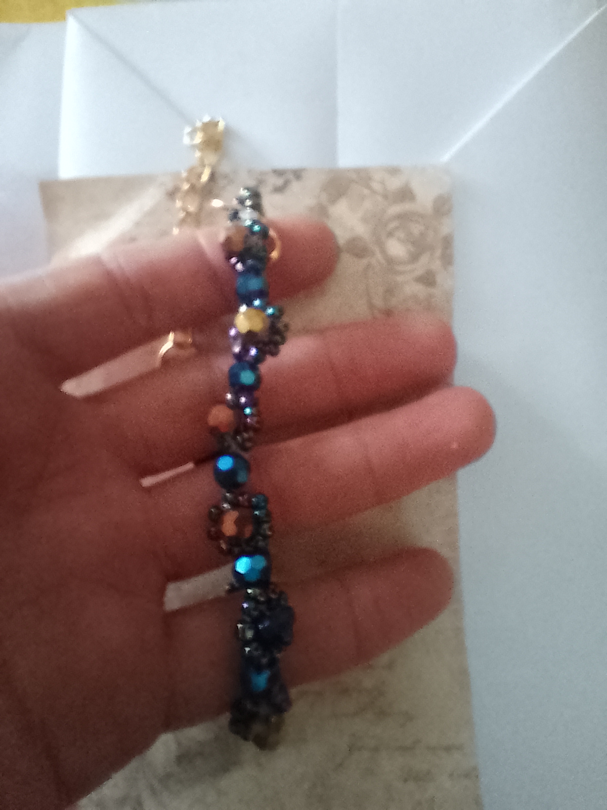 Pulsera de cuentas brillantes