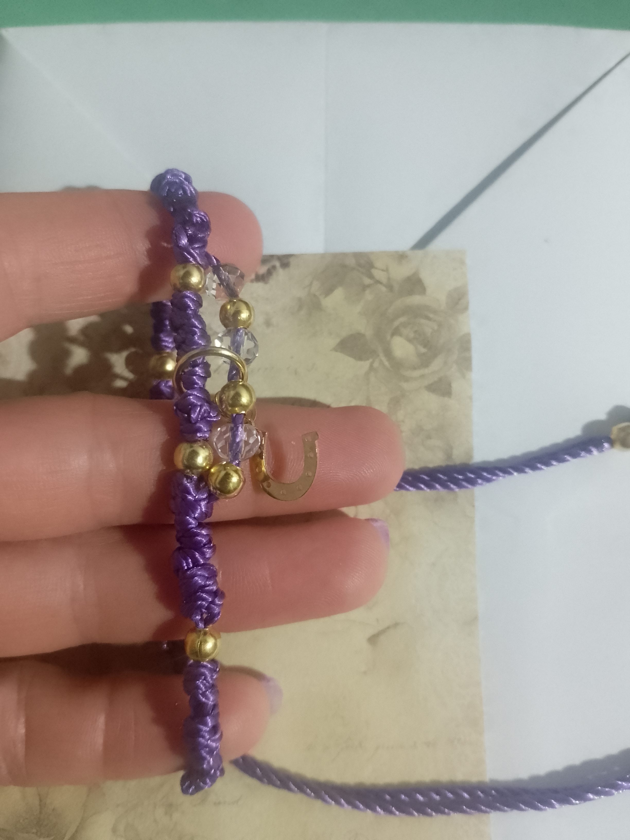 Pulsera artesanal morada