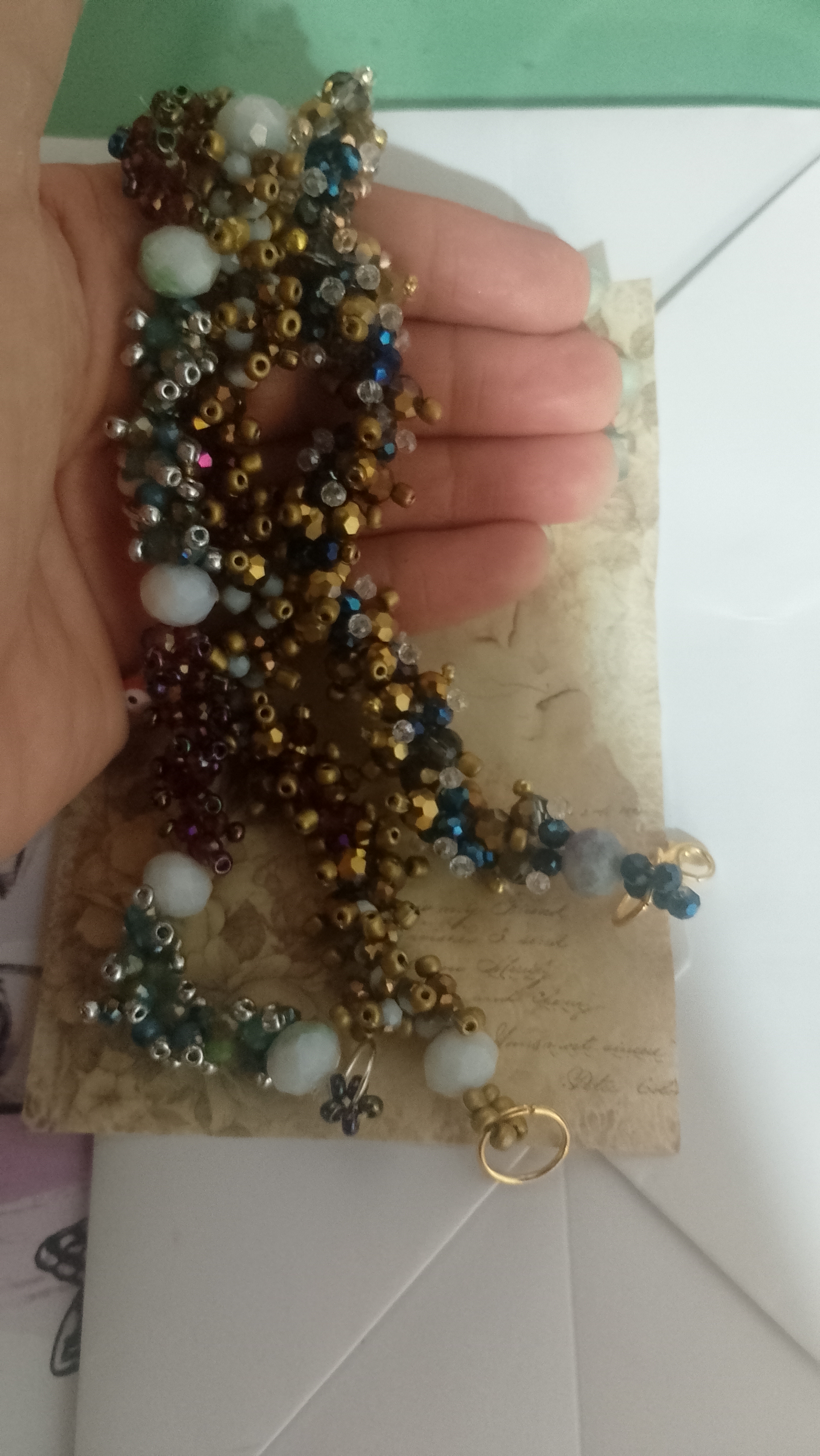 Pulsera artesanal de cuentas