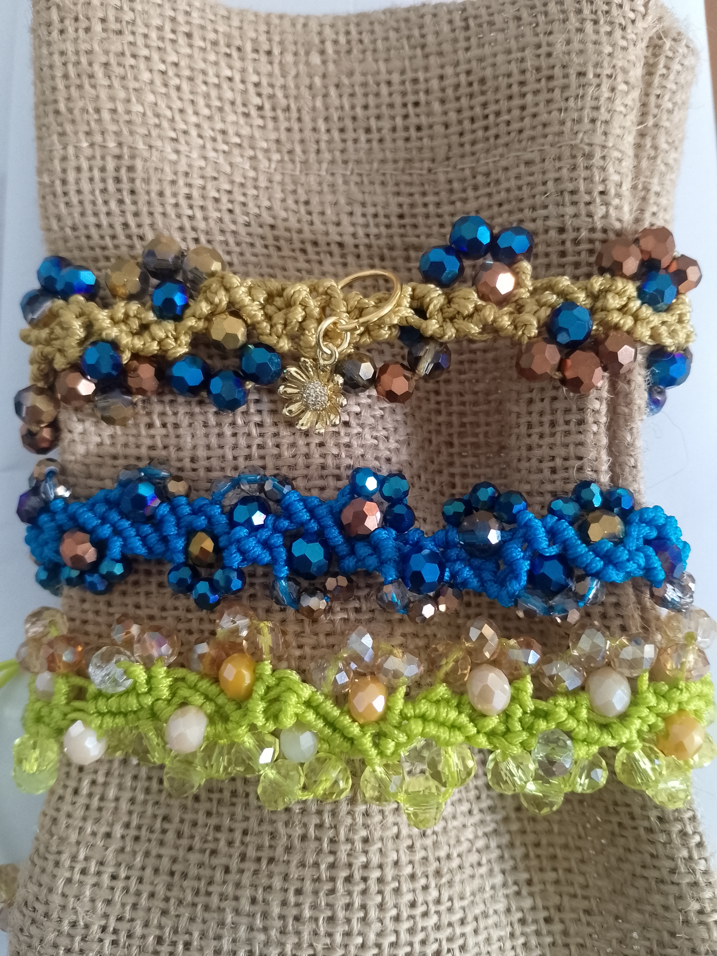 Pulseras artesanales con cuentas
