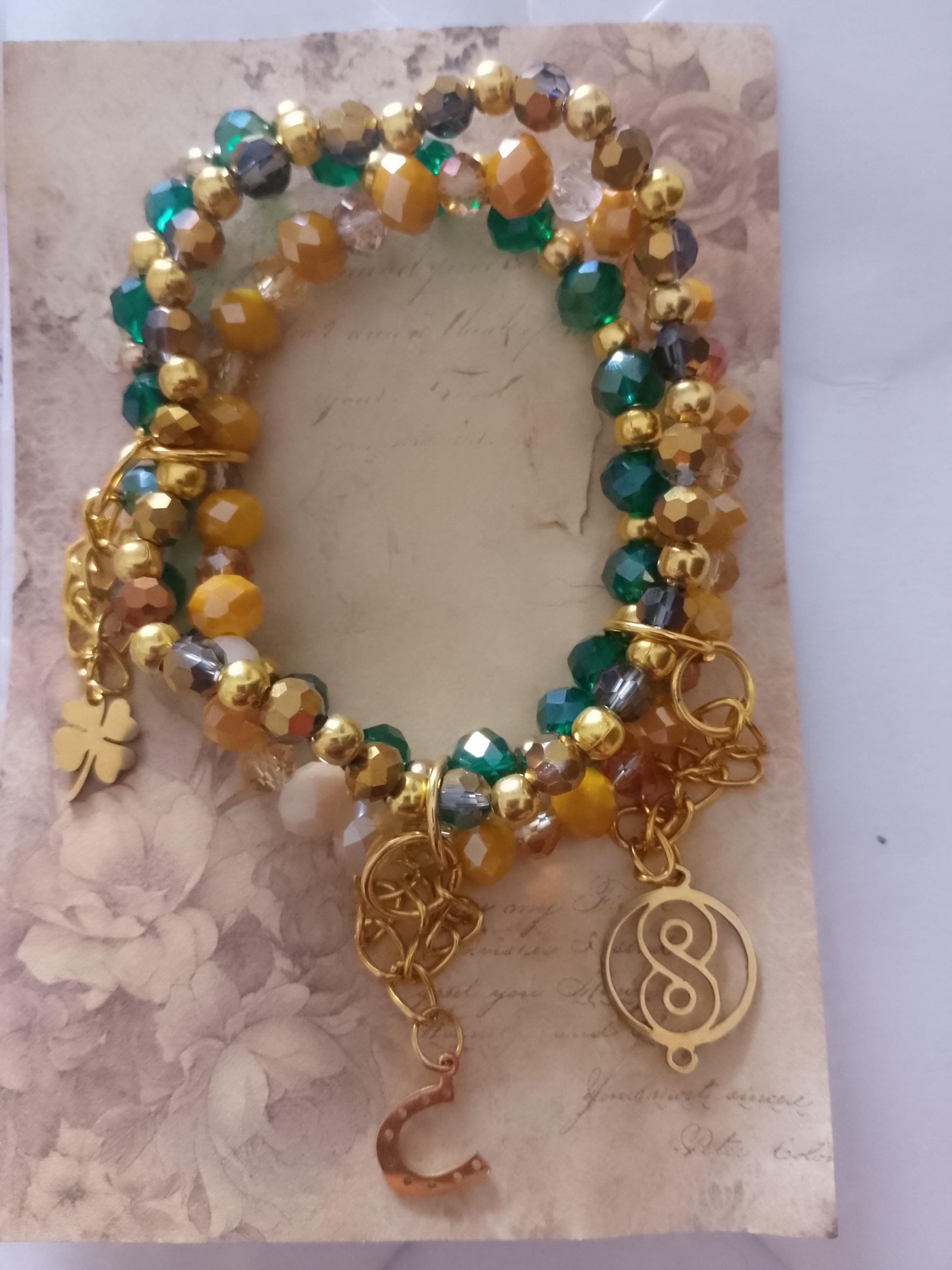 Pulsera de abalorios dorados y verdes