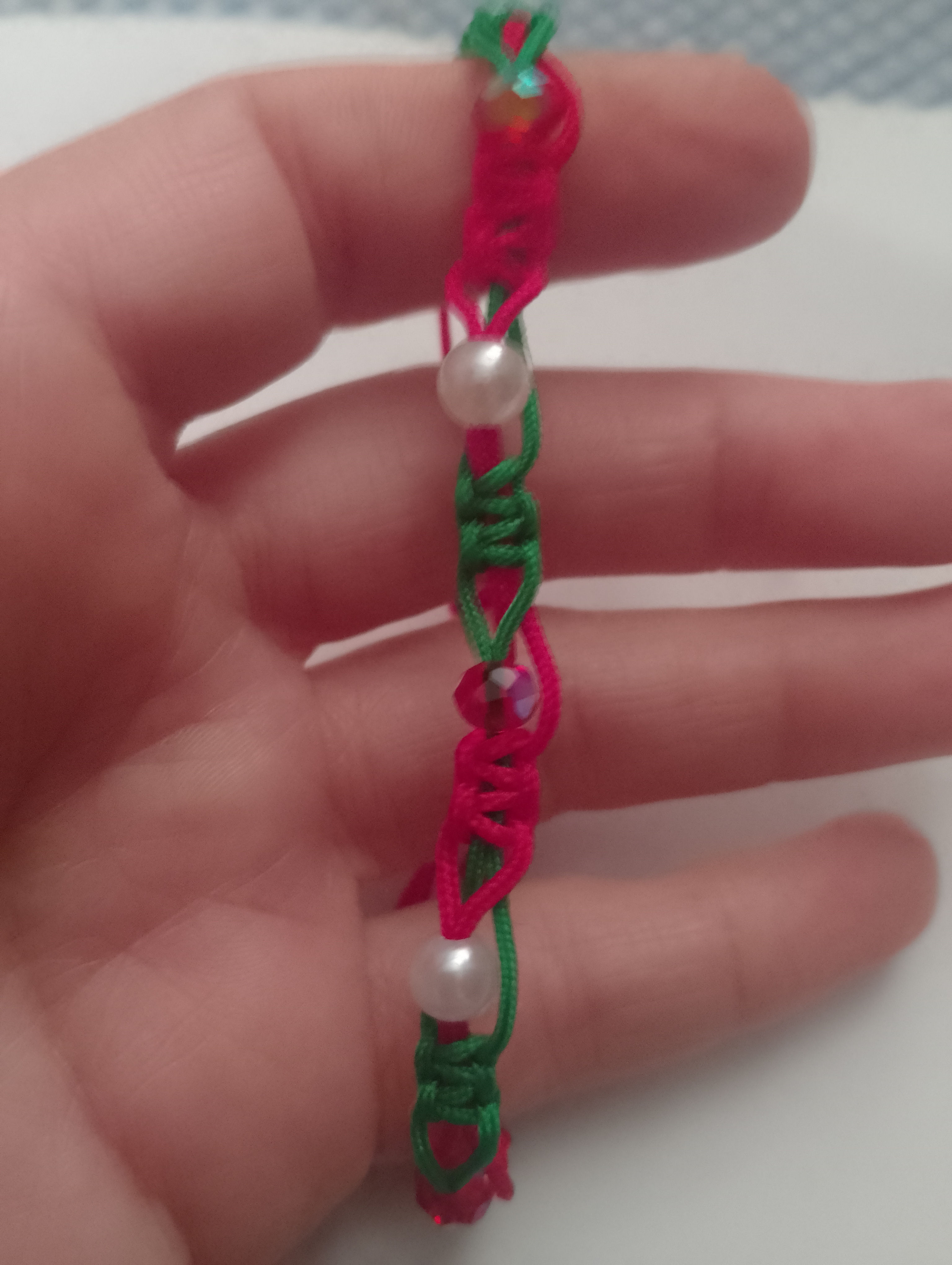 Pulsera artesanal de hilo