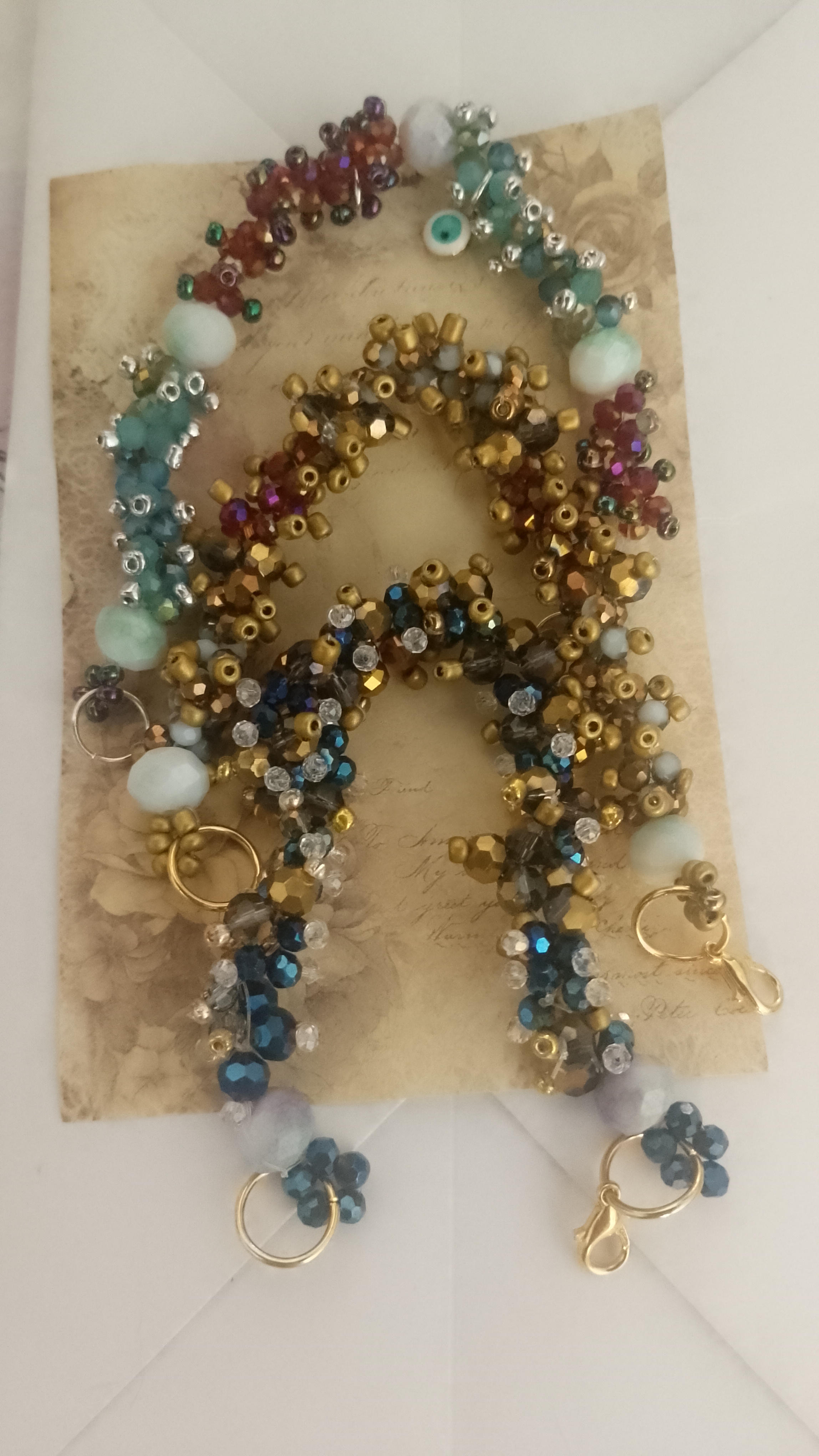 Pulsera artesanal de cuentas