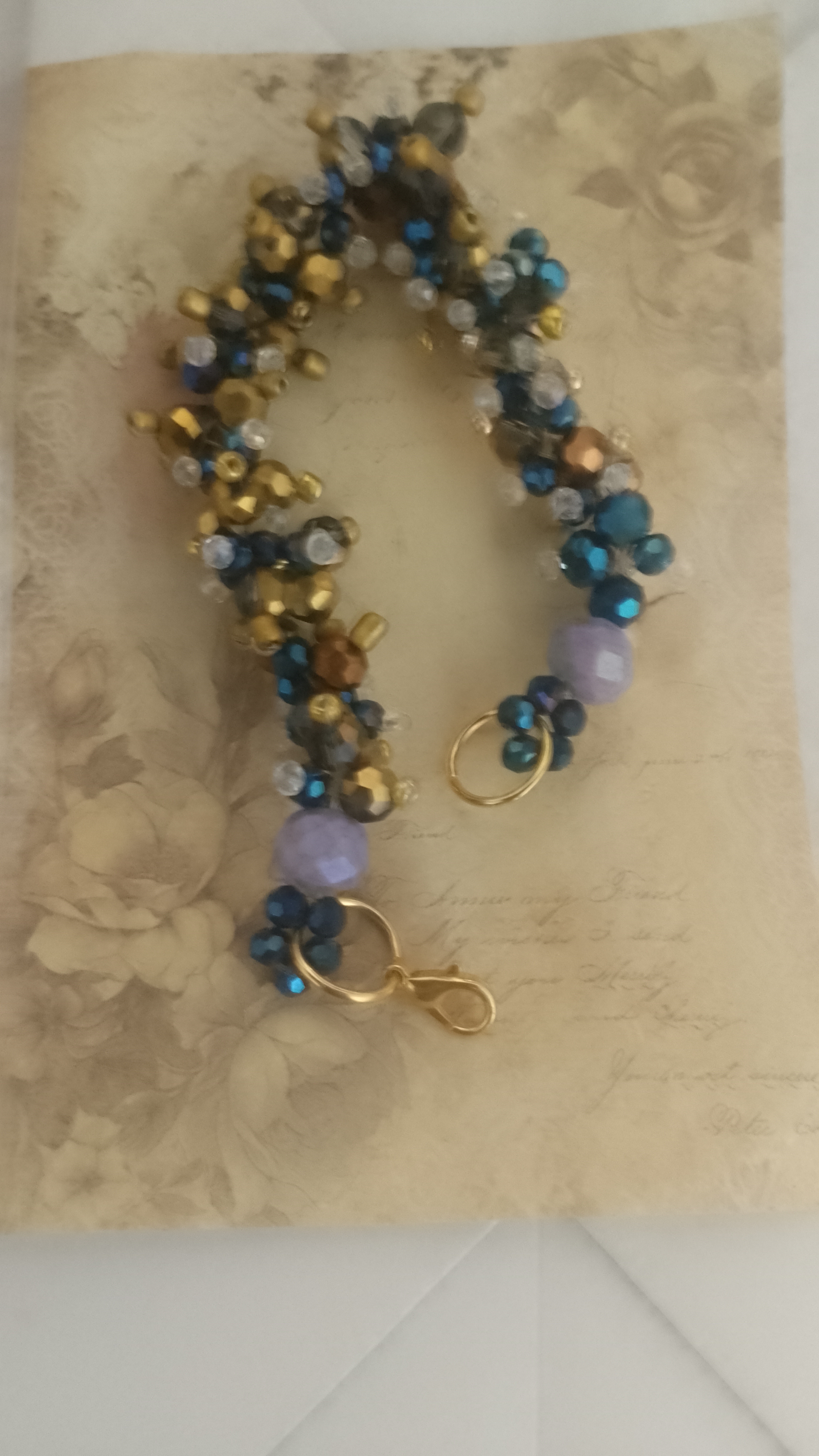 Pulsera artesanal de cuentas