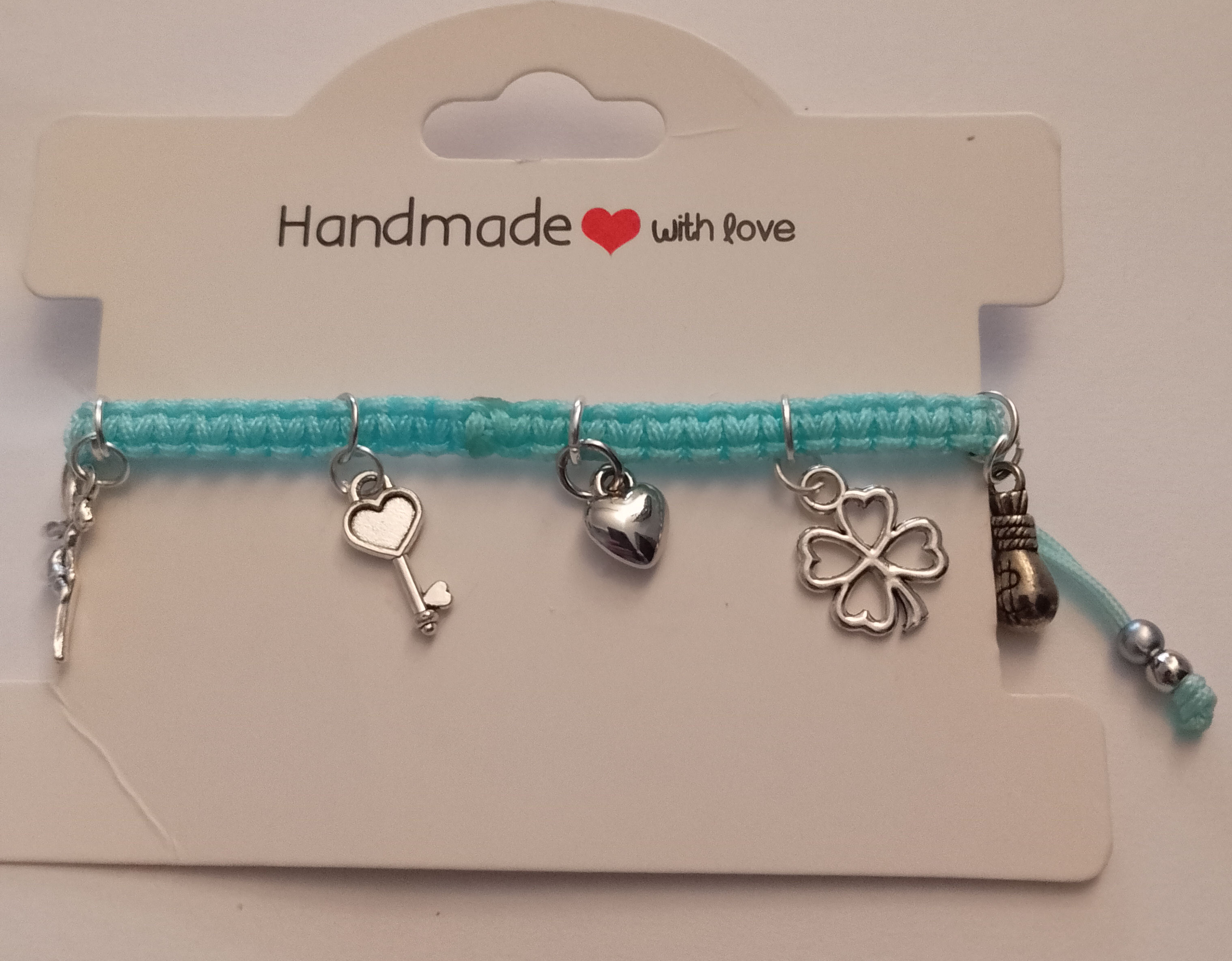 Pulsera de hilo azul con dijes