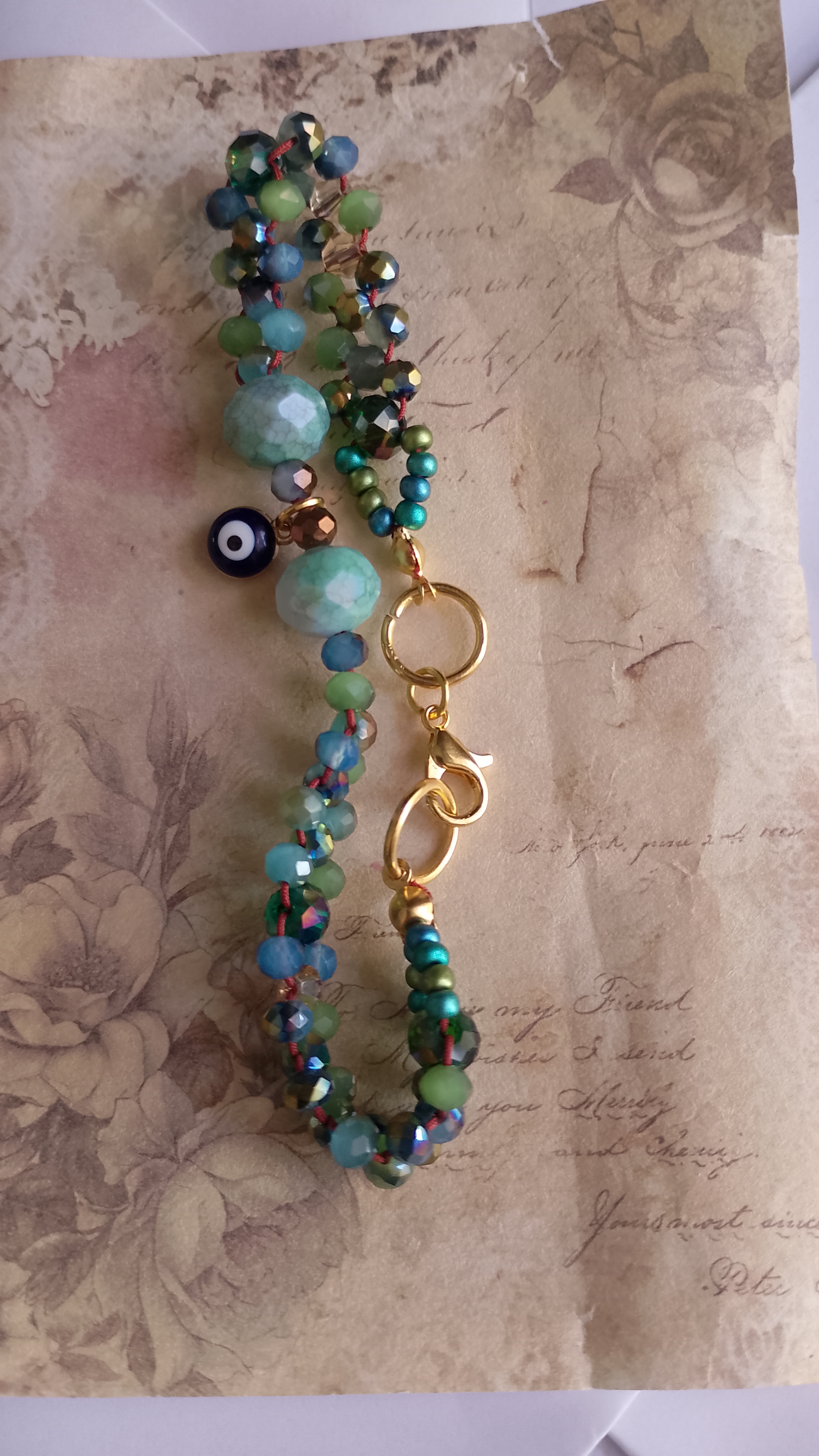 Pulsera artesanal de piedras verdes