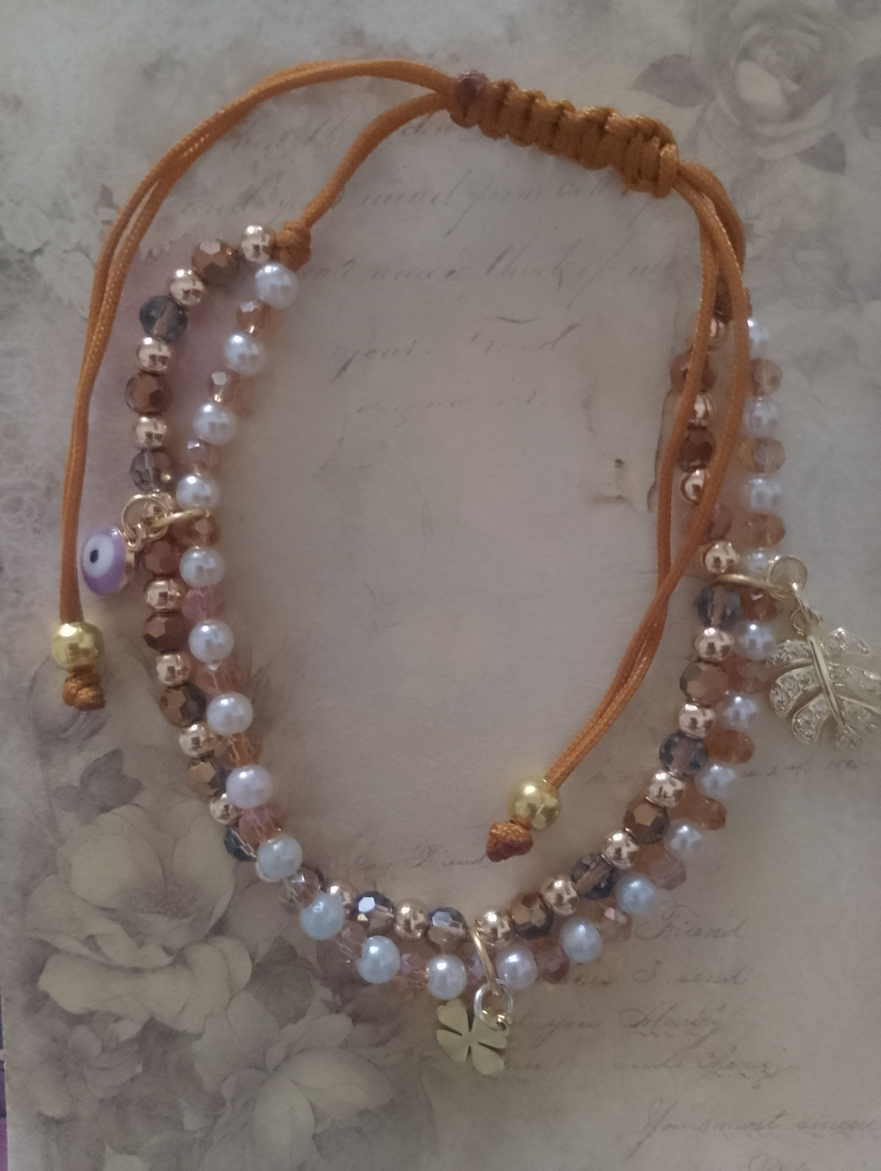 Pulsera Ajustable de Perlas y Dorado