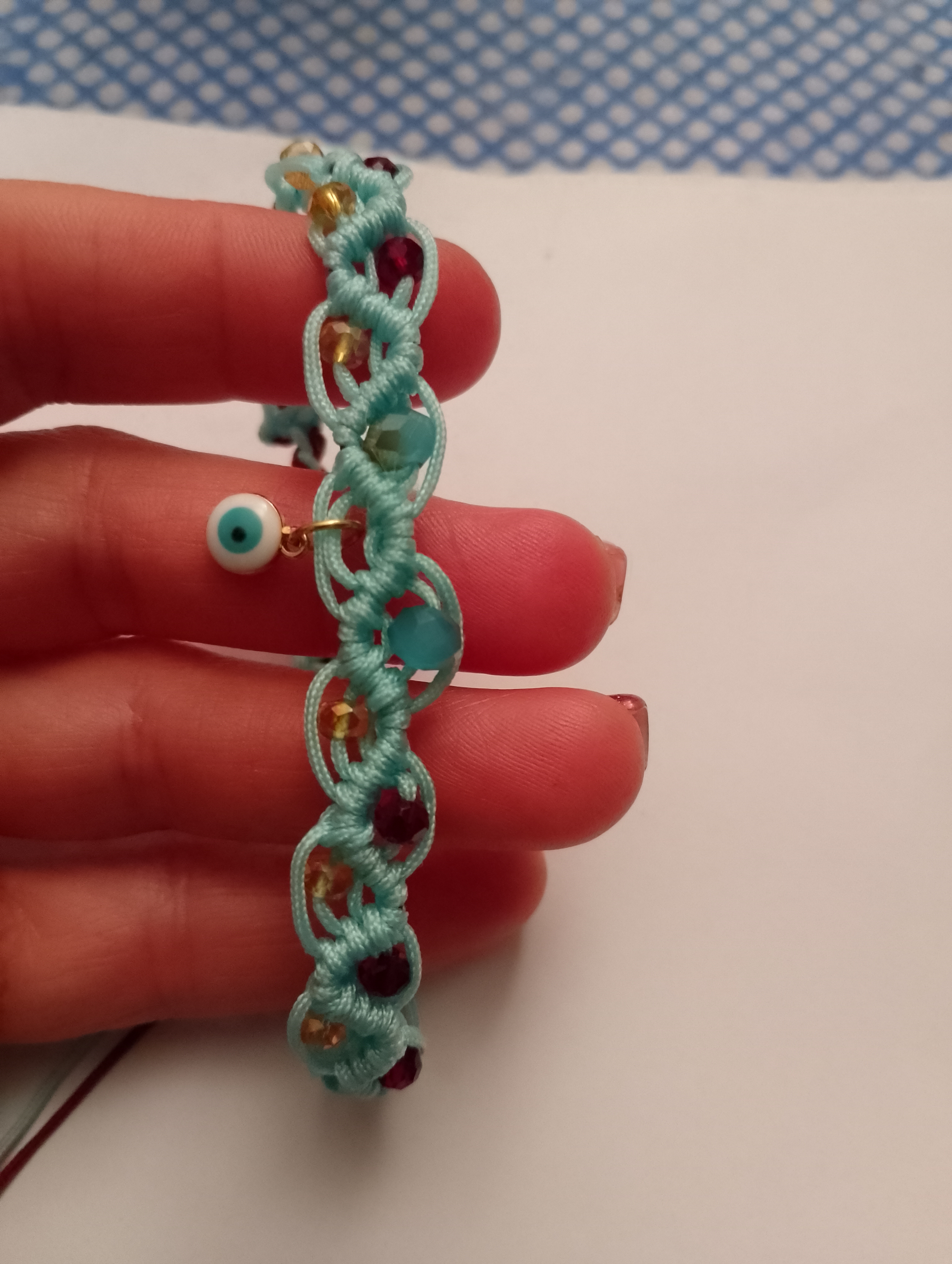 Pulsera de macramé hecha a mano