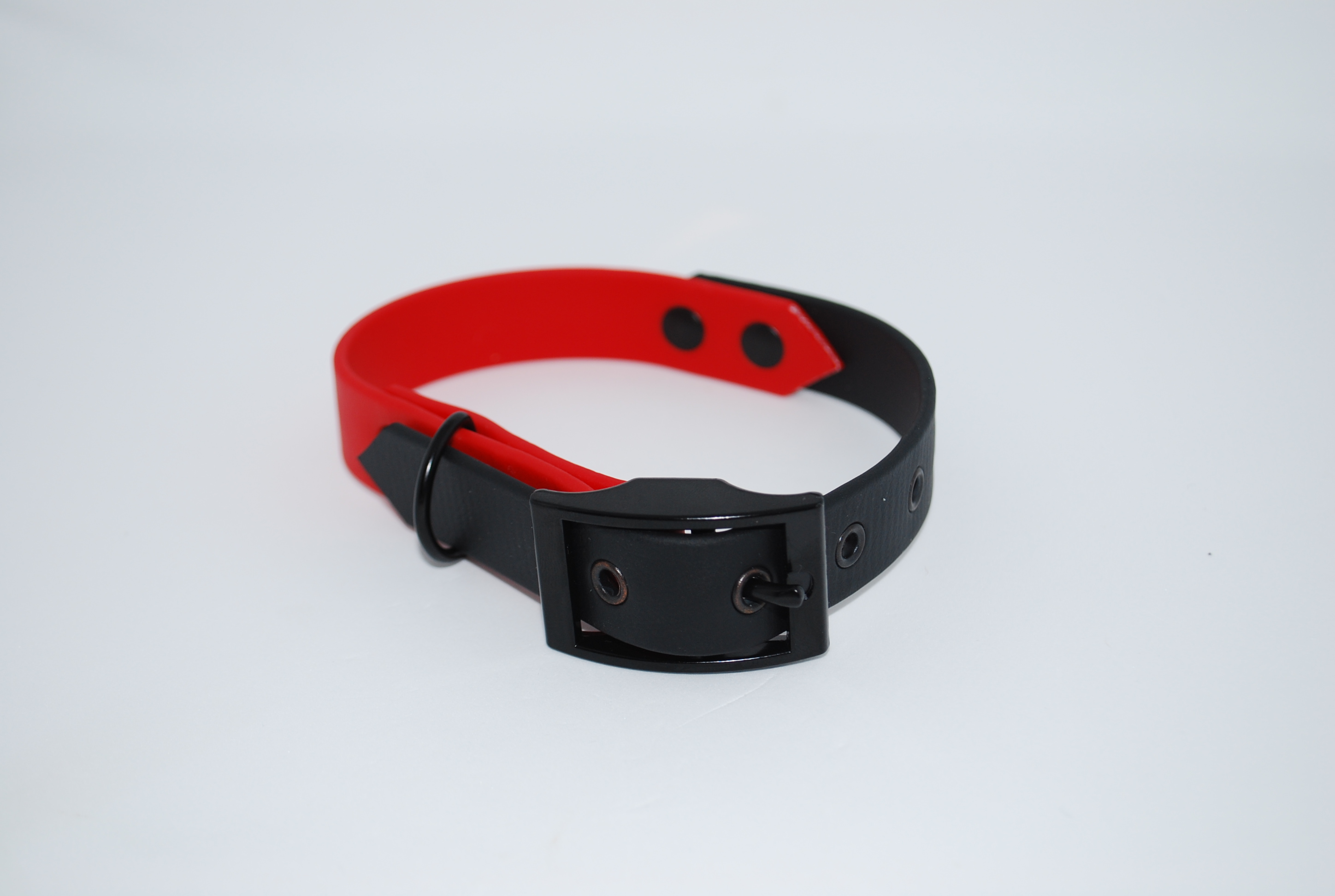 Biotano antkaklis "Red-Black"