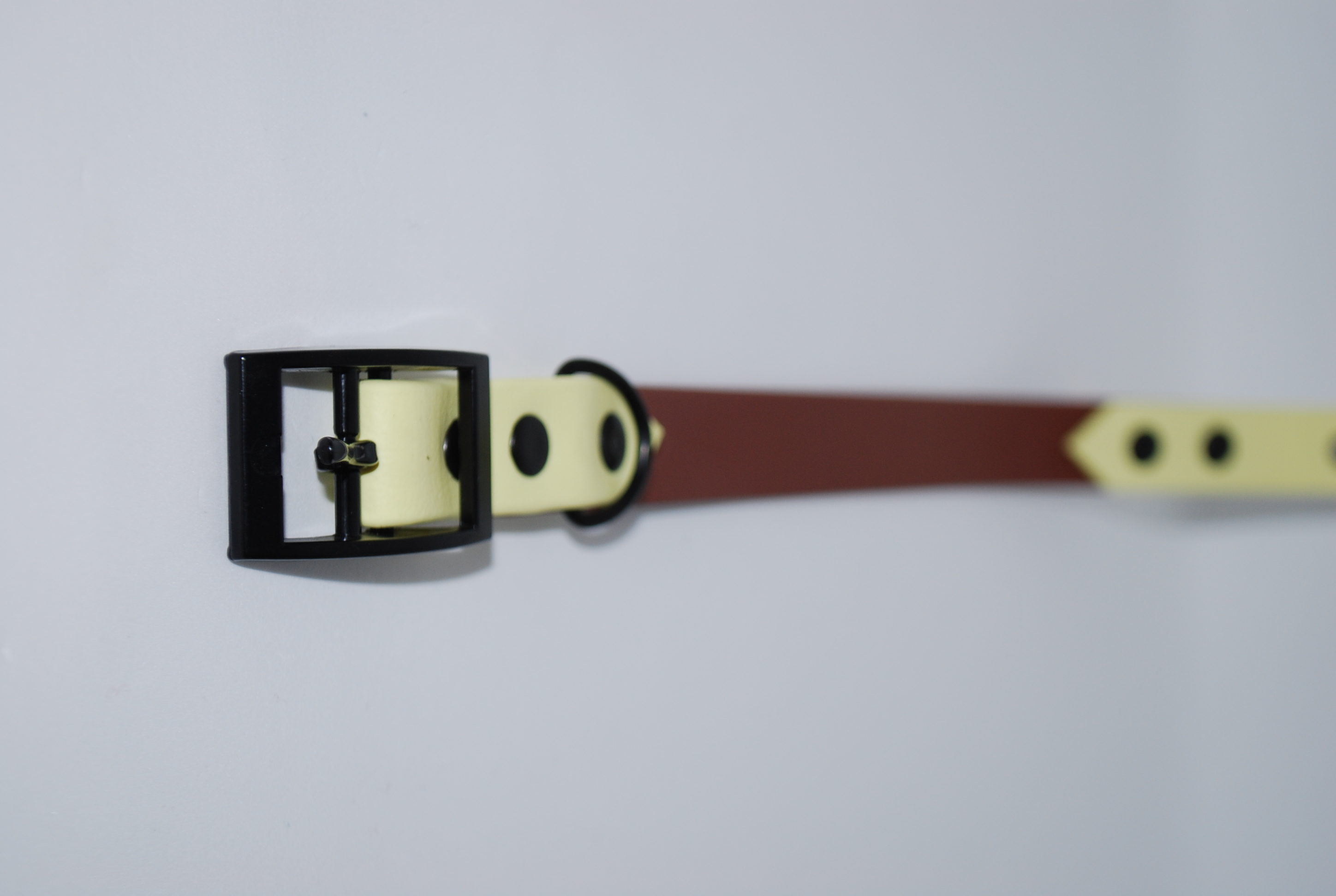 Biotano antkaklis ""Pastel Yellow-Brown