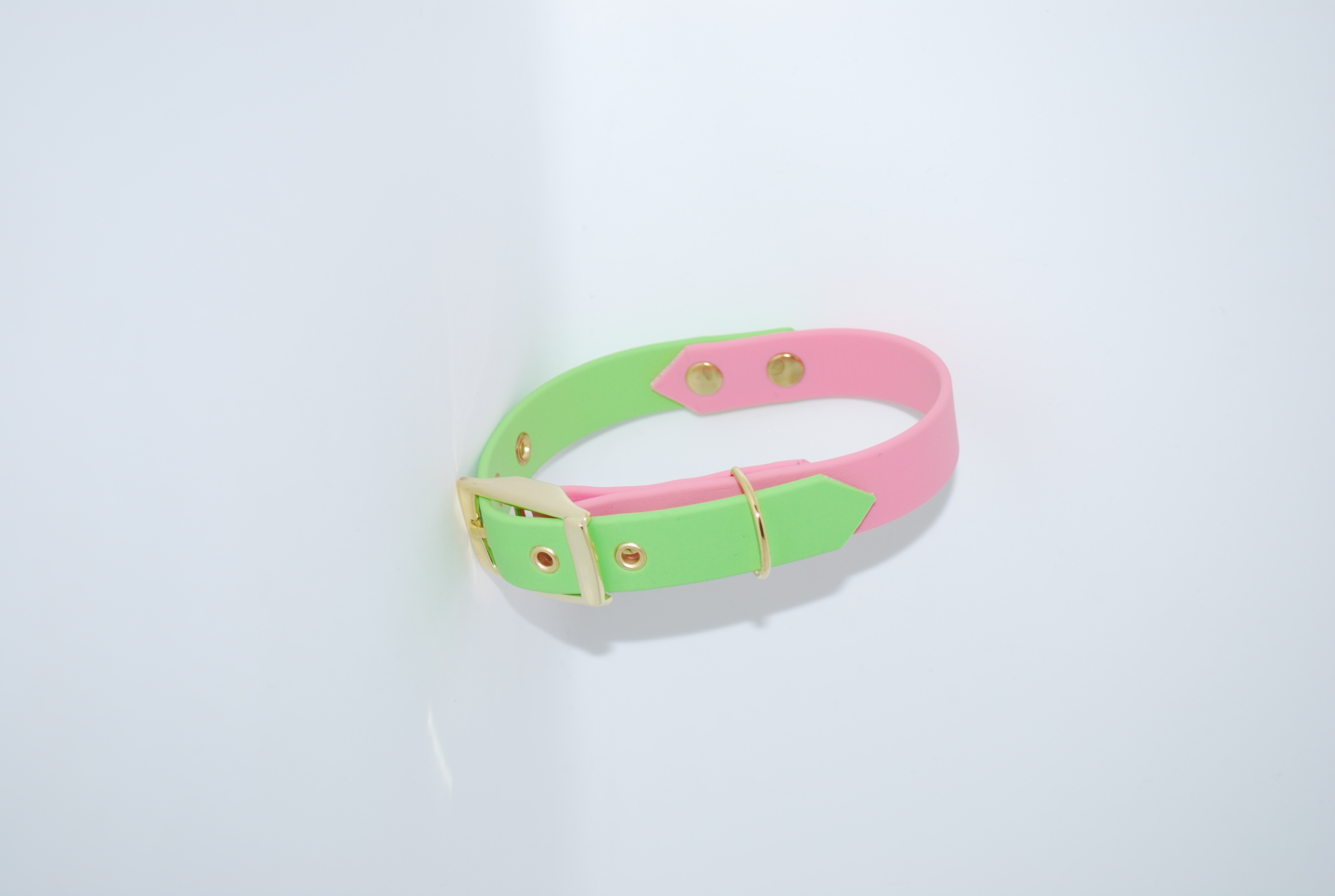 Biotano antkaklis "Apple Green-Pastel Pink"