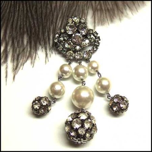 1950s Vintage Hattie Carnegie Chandelier Pearl Brooch w Crystal Orbs
