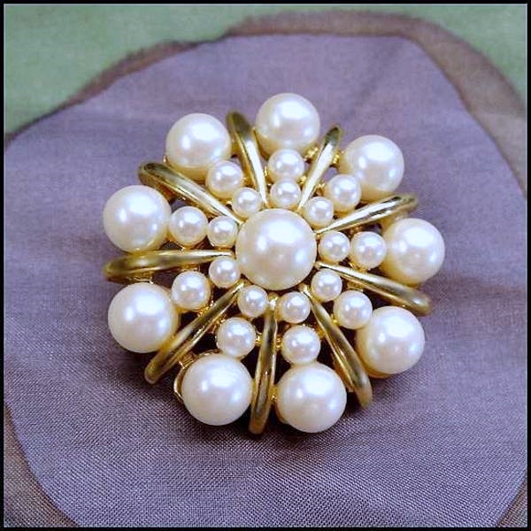 1960s Vintage Pearl Pin Modern Cultured Pearl Gold Spiral Brooch