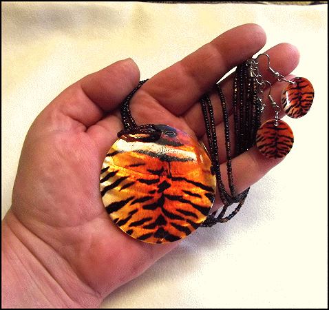 Tiger Stripe Mother of Pearl Necklace w Pierced Earrings