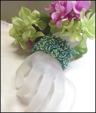 1980s Tropical Blue n Green Seed Bead Vintage Cuff Bracelet