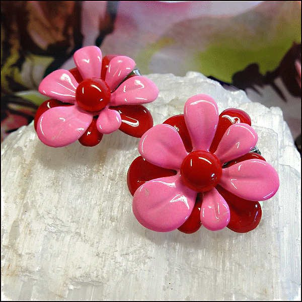 1960s WILD Pink Red Daisy Flower Retro Vintage Earrings