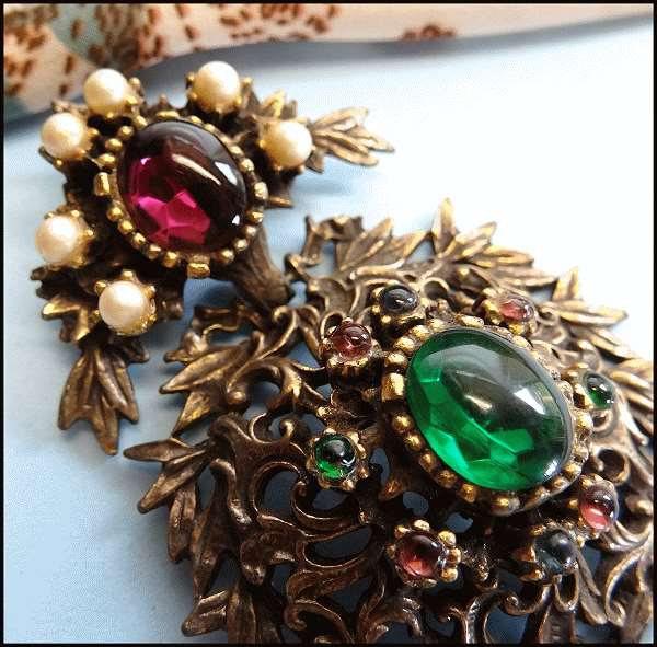 1950s FLORENZA Jeweled Renaissance Vintage Brooch or Pendant