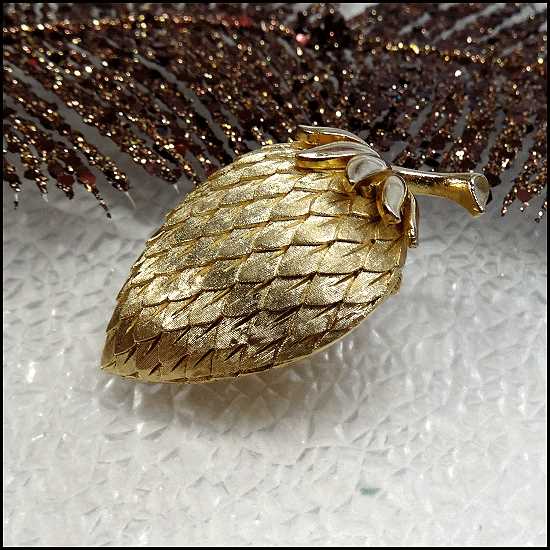 1960s Signed CROWN TRIFARI Gold Strawberry Vintage Brooch