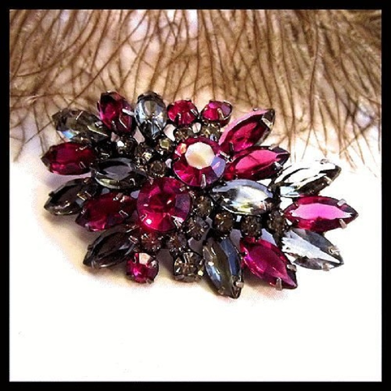 1950s Juliana Pink Grey Crystal Delizza Elster Vintage Brooch
