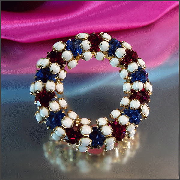 1950s UnSigned WEISS Patriotic Crystal Vintage Wreath Brooch