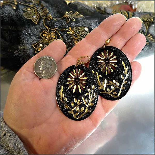 1960s Beveled Black n Gold Metal Vintage Pierced Earrings