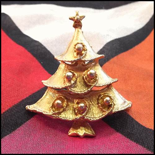 1960s Vintage Gold Christmas Tree Pin