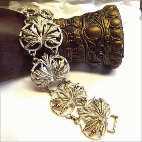 1960s Signed KARU ARKE Unique Gold Fleur de Lis Vintage Bracelet