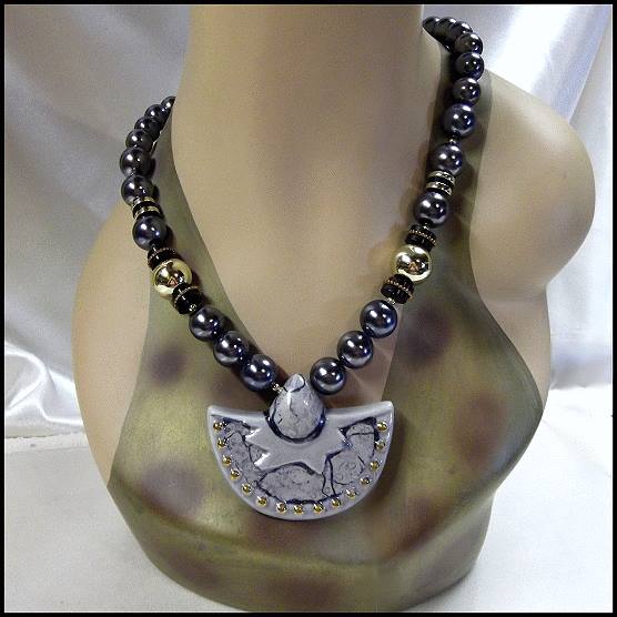 1970s Grey Pearl Vintage Necklace w Lunar Star Pendant