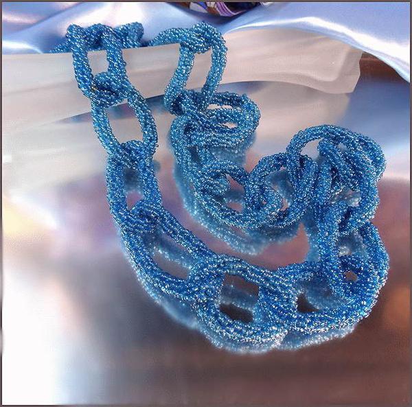 1980s Elegant Ocean Blue Glass Bead Loop Long Vintage Necklace