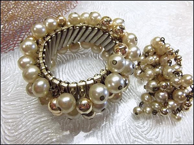 Pearl Bracelet w Earrings Cha Cha Set 1960s Jewelry
