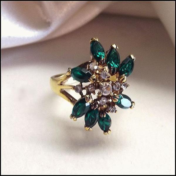 Emerald Cocktail Ring Vintage Leaf Design 1970s Jewelry
