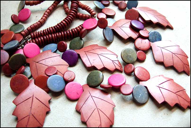 1980s Vintage Wood Necklace Costa Rican Tropical Hardwood Leaf Design