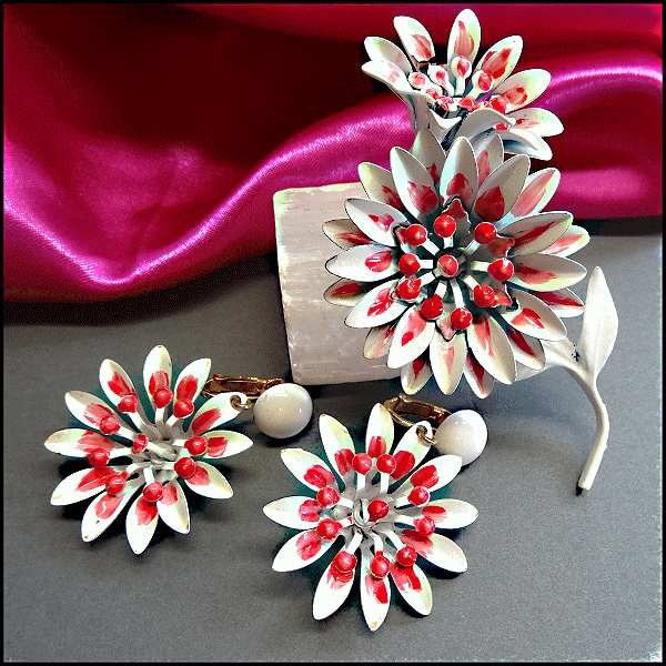 1950s Vintage Hot Pink n White Flower Brooch w Earrings Set