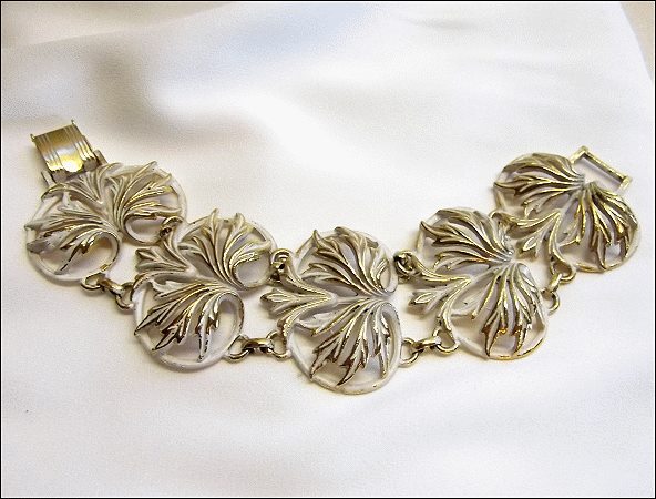 1960s Signed KARU ARKE Unique Gold Fleur de Lis Vintage Bracelet