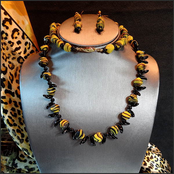 1950s Bohemian Tiger Stripe Glass Vintage Necklace w Earrings Set